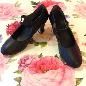 CAPEZIO "Manhattan Character" Shoe
